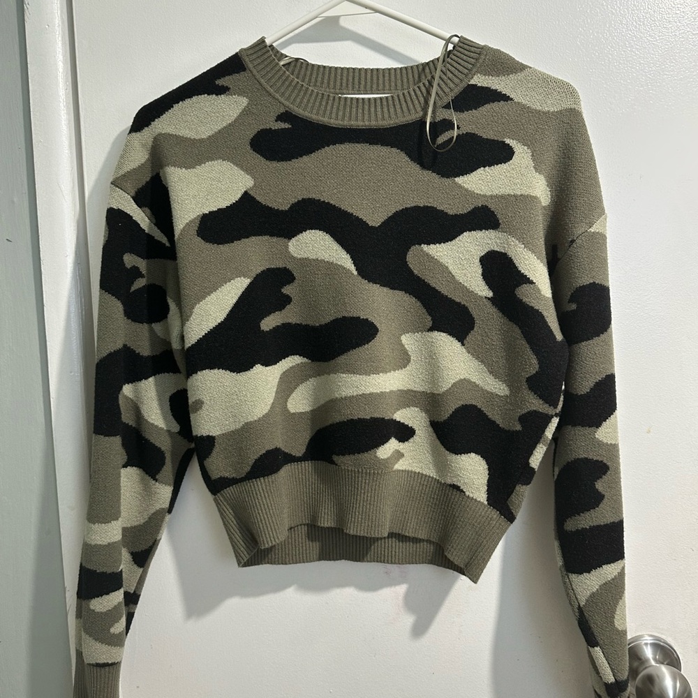 No Boundaries Green and Black Crew Neck Sweater